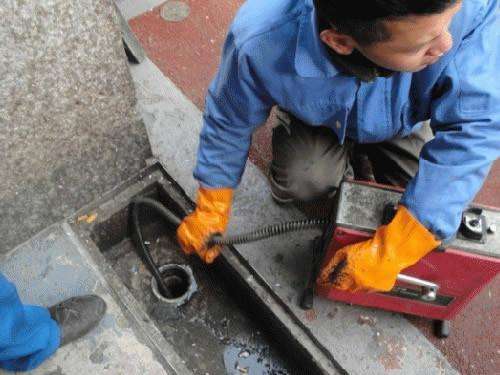 竟陵街道疏通下水道