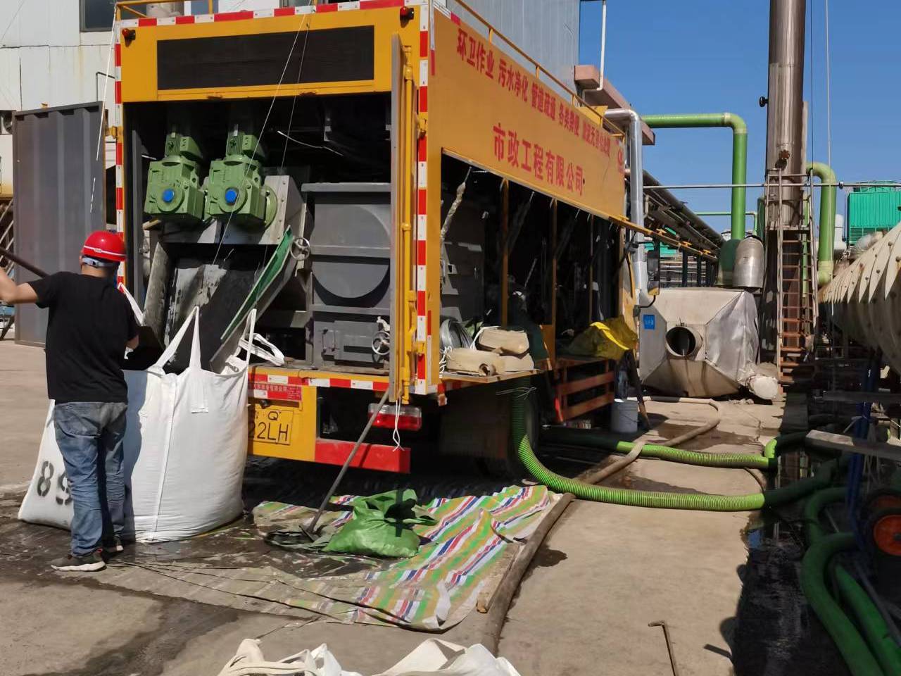 竟陵街道淤泥压干处理